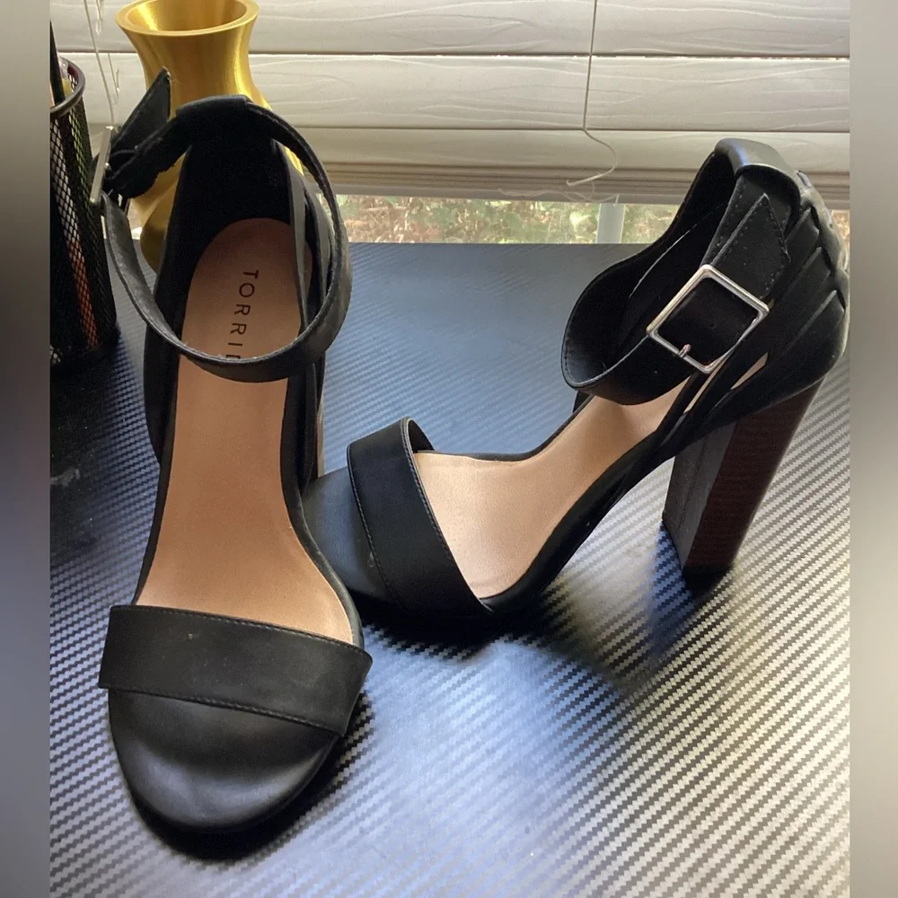 Black Strappy Heeled Sandals - Picture 3 of 6